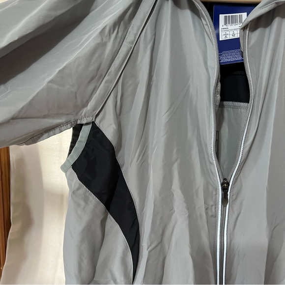 Women's NWT Reebok Vector Road Plus Convertible Pack-able Jacket - Picture 3 of 9